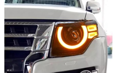 Фары передние Mitsubishi Pajero Wagon 4