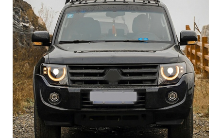 Фары передние Mitsubishi Pajero Wagon 4