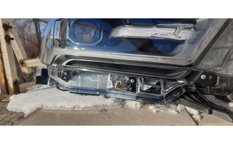 Фары передние Toyota Hilux 2021-2024