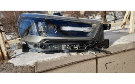 Фары передние Toyota Hilux 2021-2024