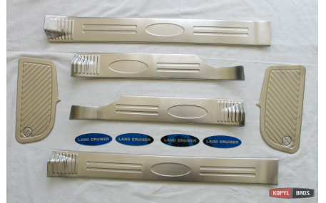 Накладки на пороги Toyota Land Cruiser 200