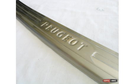 Накладка на задний бампер Peugeot 3008