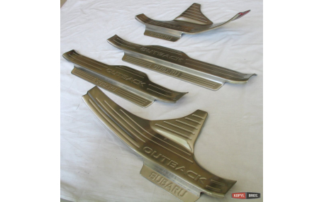 Накладки на пороги Subaru Outback