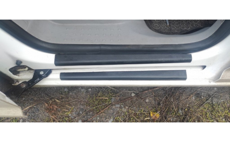 Накладки на пороги Volkswagen Caddy