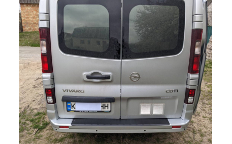 Накладка на задний бампер Opel Vivaro