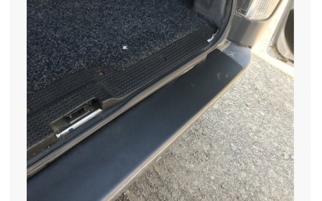 Накладка на задний бампер Opel Vivaro