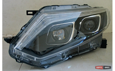 Фары передние Nissan X-Trail T32 2014-2017