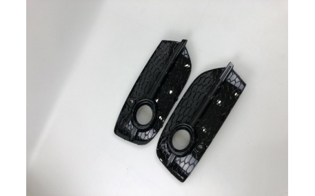 Решетки бампера Audi Q3 2011-2014