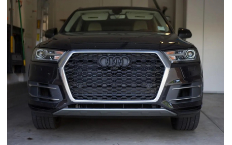 Решетка радиатора Audi Q7