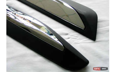 Молдинги дверей Toyota Hilux