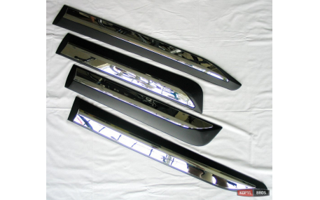 Молдинги дверей Toyota Hilux