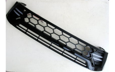 Решетка радиатора Toyota Hilux 2015-2017