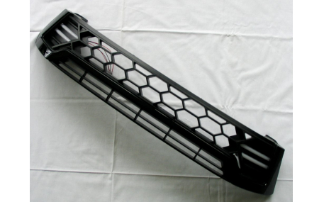 Решетка радиатора Toyota Hilux 2015-2017