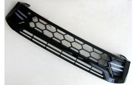 Решетка радиатора Toyota Hilux 2015-2017