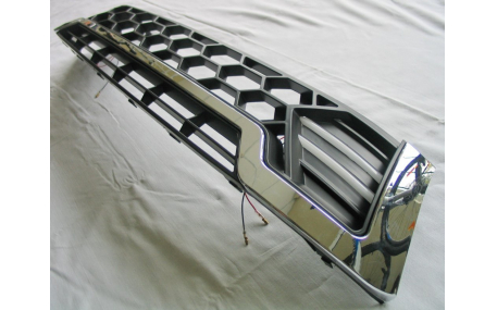 Решетка радиатора Toyota Hilux 2015-2017