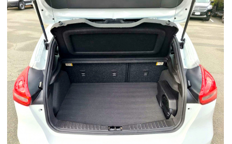 Шторка багажника Ford Focus MK3