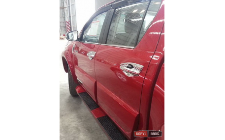 Молдинги дверей Toyota Hilux