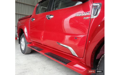 Молдинги дверей Toyota Hilux