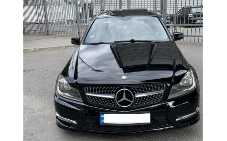 Решетка радиатора Mercedes C-class W204