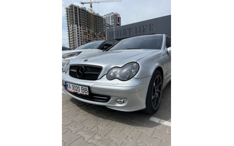 Решетка радиатора Mercedes C-class W203