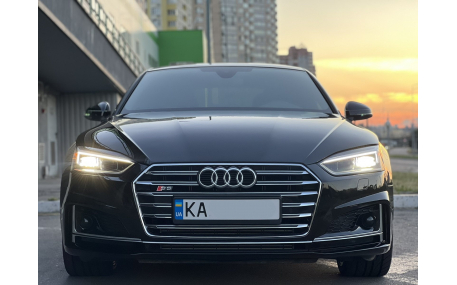Решетка радиатора Audi A5 F5 2017-2021