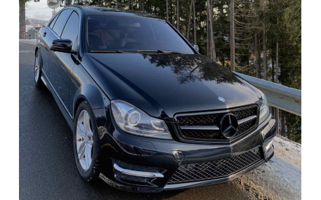 Решетка радиатора Mercedes C-class W204