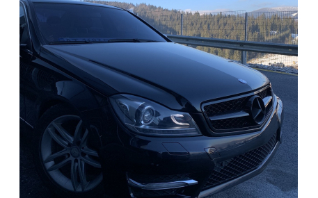 Решетка радиатора Mercedes C-class W204