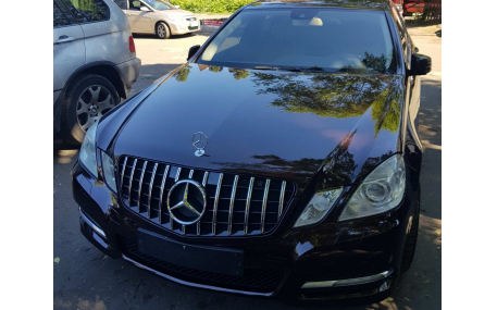 Решетка радиатора Mercedes E-class W212 2009-2013