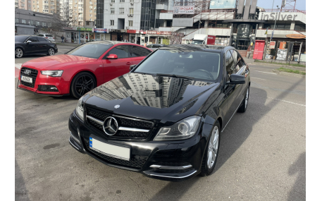 Решетка радиатора Mercedes C-class W204