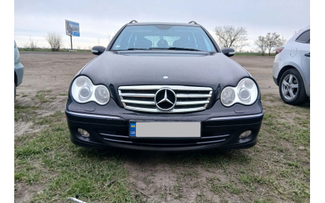 Решетка радиатора Mercedes C-class W203