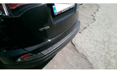 Накладка на задний бампер Toyota RAV4 2015-2018
