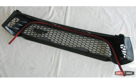 Решетка радиатора Toyota Hilux 2015-2017