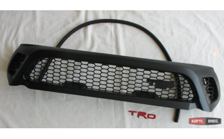 Решетка радиатора Toyota Hilux 2015-2017