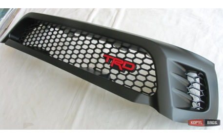 Решетка радиатора Toyota Hilux 2015-2017