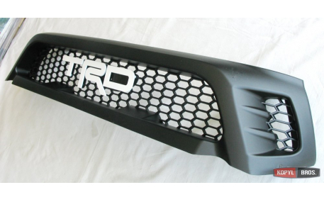 Решетка радиатора Toyota Hilux 2015-2017