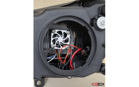 Фары передние Volkswagen Touareg