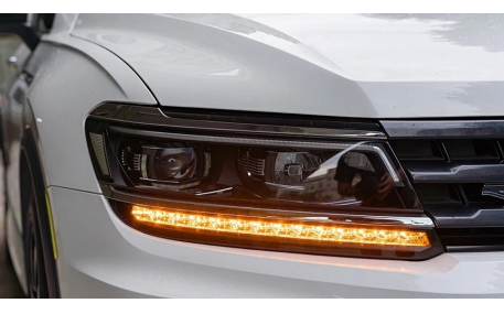 Фары передние Volkswagen Tiguan