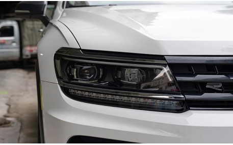 Фары передние Volkswagen Tiguan