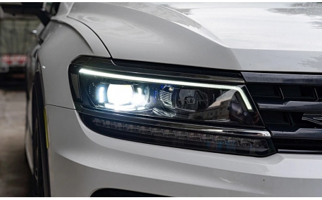 Фары передние Volkswagen Tiguan