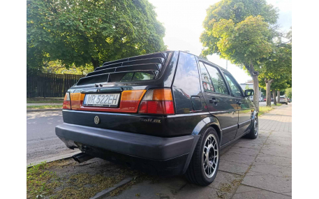 Накладка на заднее стекло Volkswagen Golf 2