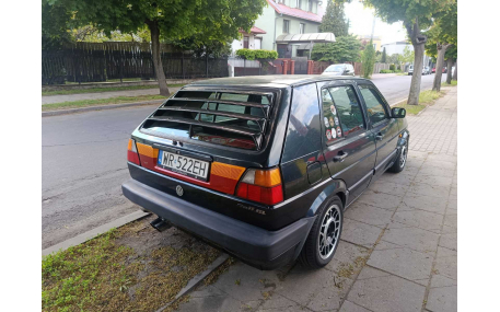 Накладка на заднее стекло Volkswagen Golf 2