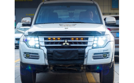 Фары передние Mitsubishi Pajero Wagon 4