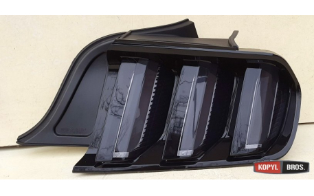 Фонари задние Ford Mustang