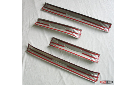 Накладки на пороги Toyota RAV4