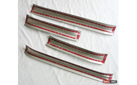 Накладки на пороги Toyota RAV4