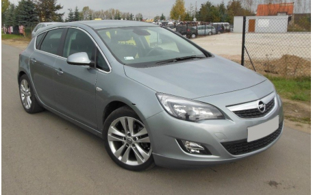 Накладка передняя Opel Astra J 2009-2012