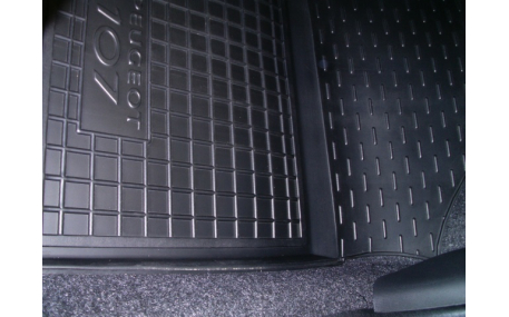 Коврики в салон Peugeot 107