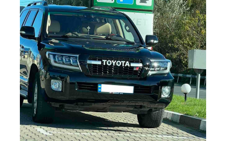 Решетка радиатора Toyota Land Cruiser 200