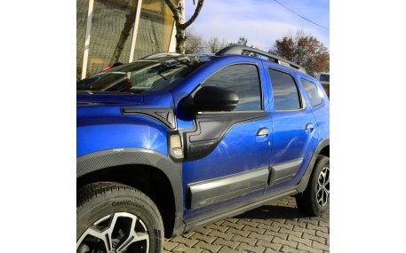Молдинги дверей Renault Duster
