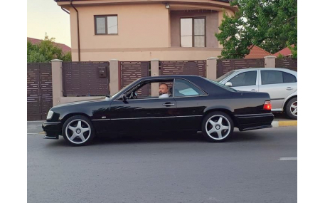 Накладка передняя Mercedes E-class W124